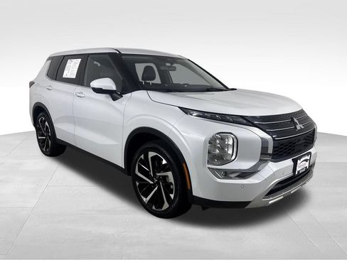 Used 2024 Mitsubishi Outlander SE FWD image 17