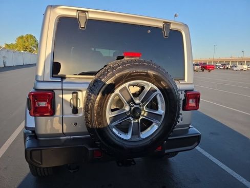 Used 2020 Jeep Wrangler Unlimited Sahara AWD/4WD image 3