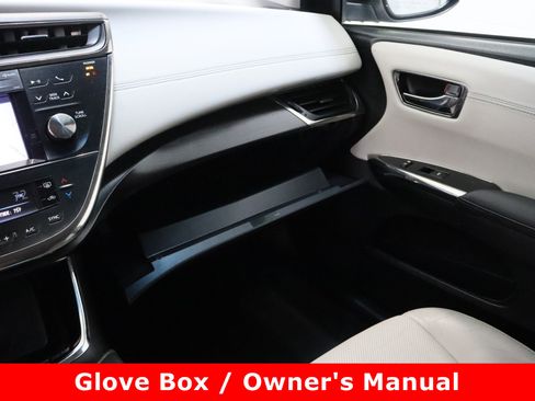 Used 2018 Toyota Avalon Limited image 26