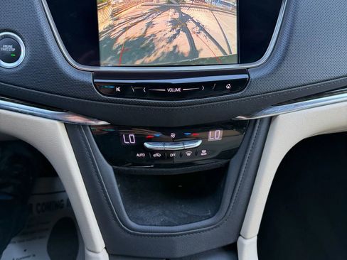 Used 2019 Cadillac XT5 FWD image 16