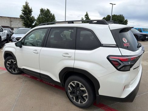 Used 2025 Subaru Forester Premium w/ Convenience Package #1 AWD/4WD image 4