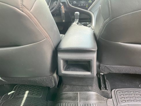 Used 2018 Toyota Camry SE image 25