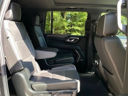 Used 2022 GMC Yukon XL SLT w/ SLT Premium Package AWD/4WD image 19