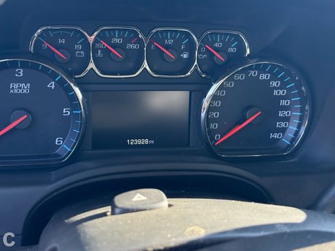 Used 2020 Chevrolet Suburban LT RWD image 21