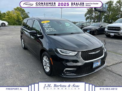 Used 2023 Chrysler Pacifica Touring