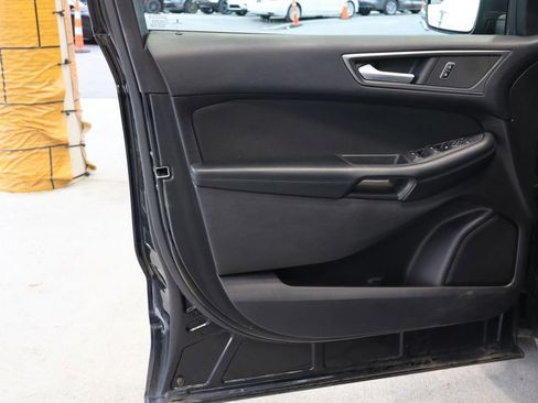 Used 2017 Ford Edge SE image 16