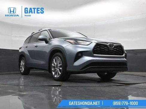 Used 2023 Toyota Highlander Limited AWD/4WD image 43