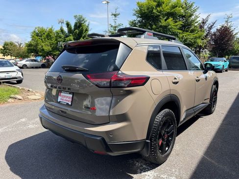 Used 2025 Nissan Rogue SV AWD/4WD image 7