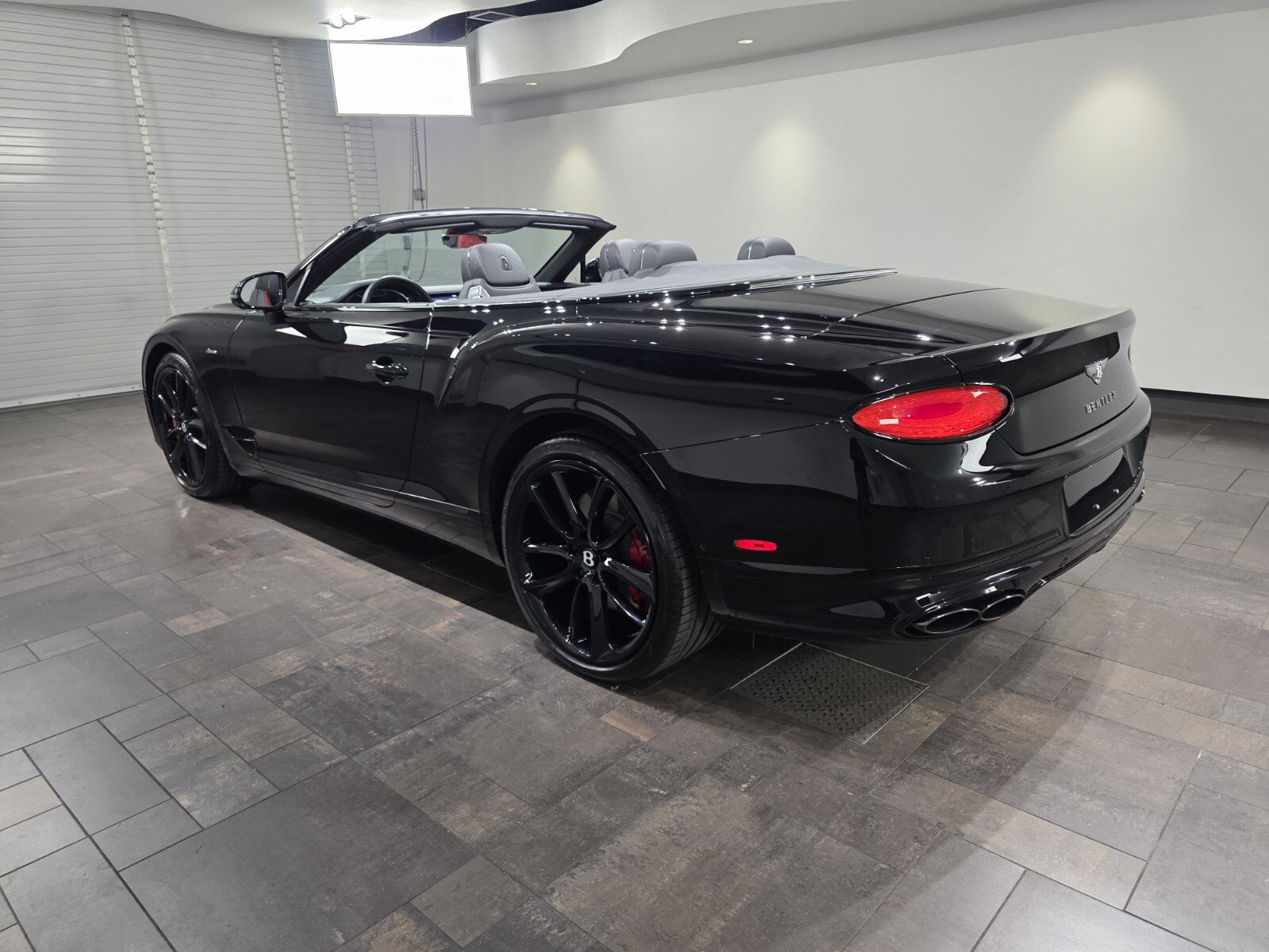 Used 2023 Bentley Continental GT Azure AWD/4WD image 4