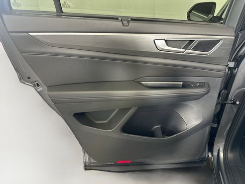 Used 2025 Volkswagen Atlas Cross Sport SE image 25