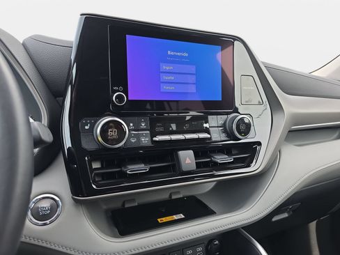 Used 2023 Toyota Highlander XLE FWD image 21