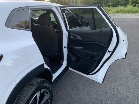 Used 2024 Chevrolet Trax RS w/ Driver Confidence Package image 32