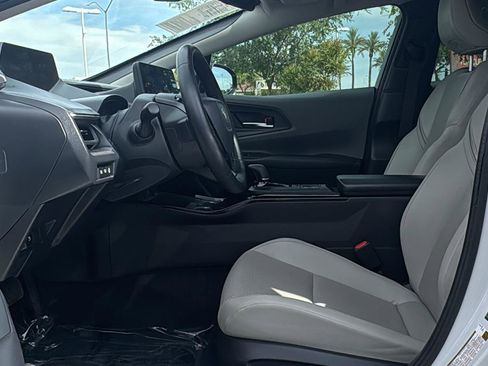 Used 2025 Toyota Prius XLE image 26