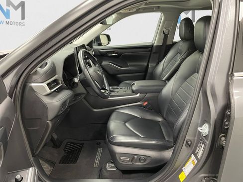 Used 2021 Toyota Highlander XLE image 7