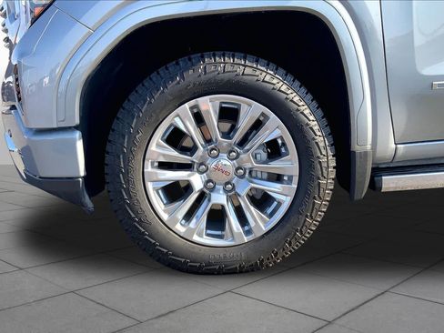 Used 2024 GMC Sierra 1500 Denali w/ Technology Package AWD/4WD image 11