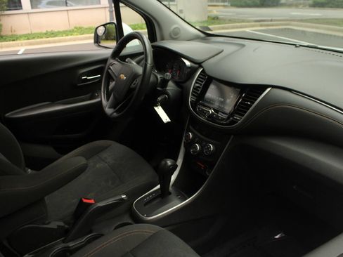 Used 2017 Chevrolet Trax LS AWD/4WD image 24