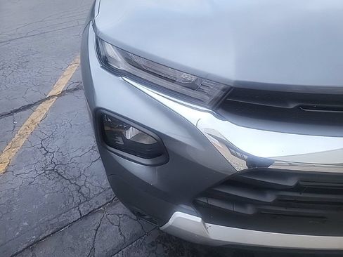 Used 2022 Chevrolet TrailBlazer LT w/ Convenience Package FWD image 3