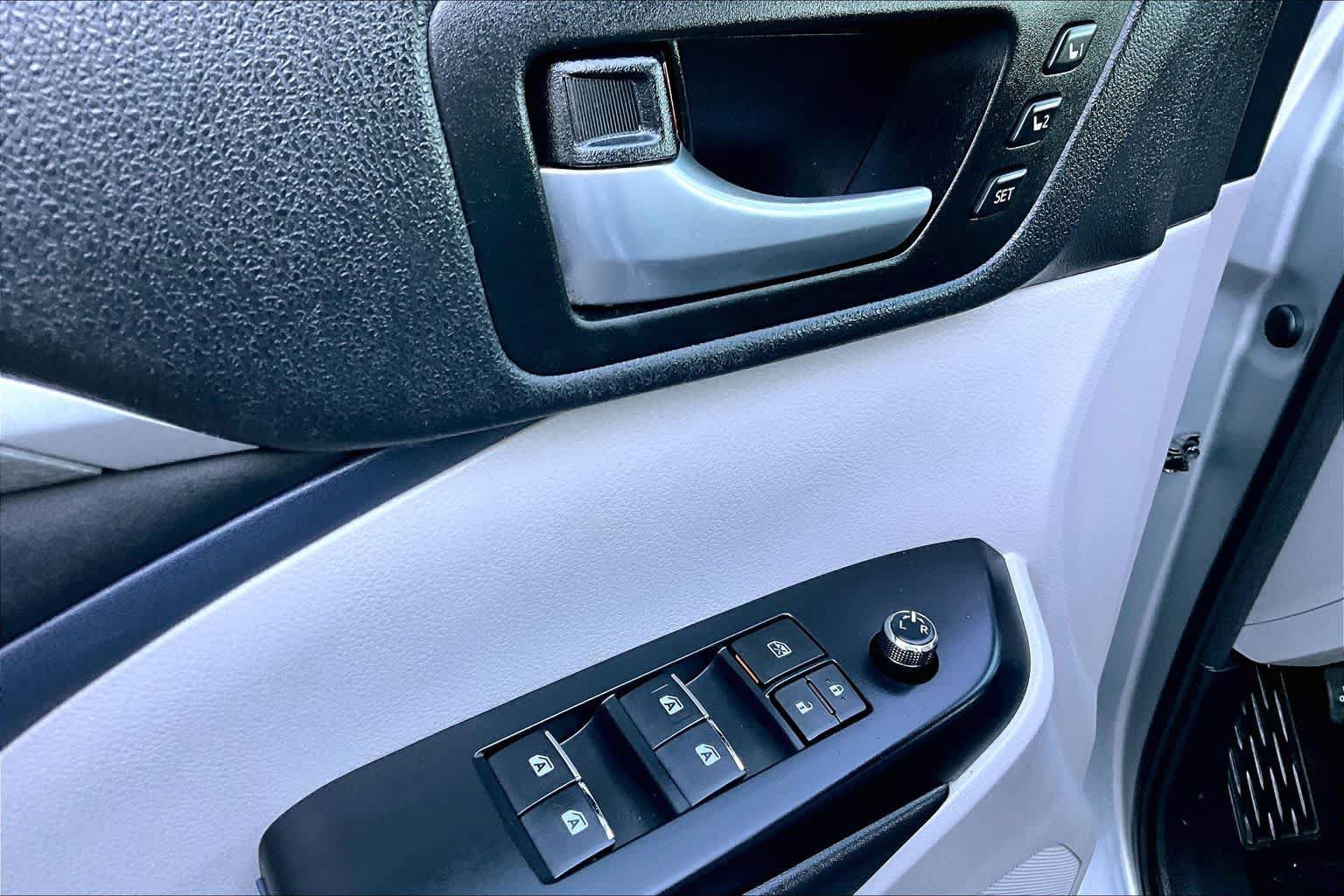 Certified 2018 Toyota Highlander Limited AWD/4WD image 31