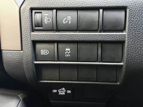 Certified 2024 Toyota Tacoma TRD Off-Road AWD/4WD image 17