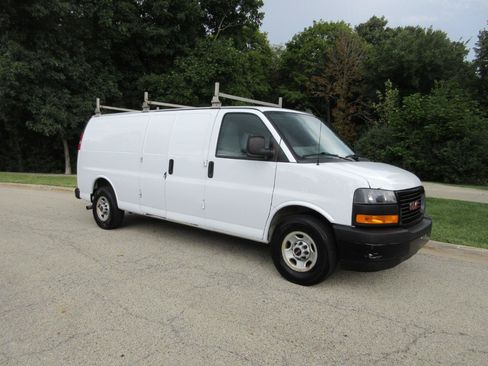 Used 2018 GMC Savana 2500 Extended w/ Driver Convenience Package RWD image 3