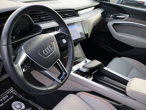 Used 2024 Audi Q8 e-tron Prestige w/ Prestige Package image 10