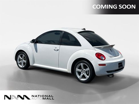 Used 2009 Volkswagen Beetle S image 3