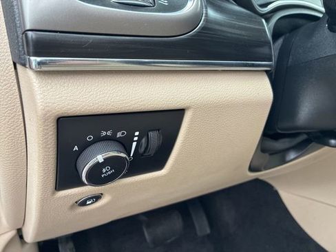 Used 2019 Jeep Grand Cherokee Limited image 18