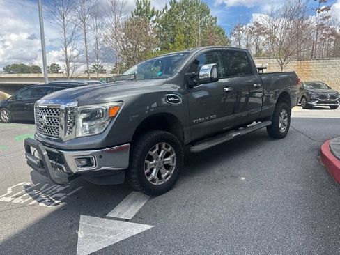 Used 2017 Nissan Titan SL image 3