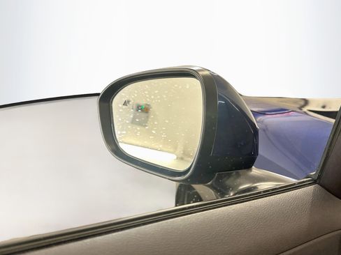 Used 2025 Nissan Kicks SV AWD/4WD image 16