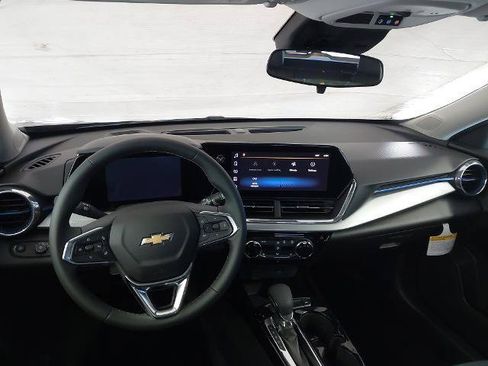 New 2026 Chevrolet Trax LT w/ Driver Confidence Package FWD image 5