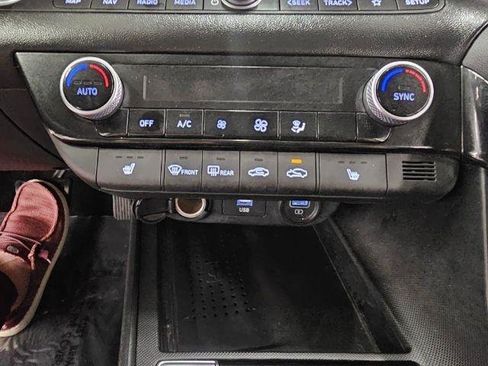 Used 2023 Hyundai Elantra SEL w/ Convenience Package FWD image 19