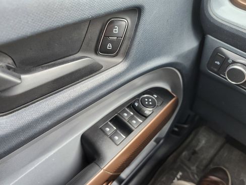 Used 2022 Ford Maverick Lariat w/ Lariat Luxury Package image 18