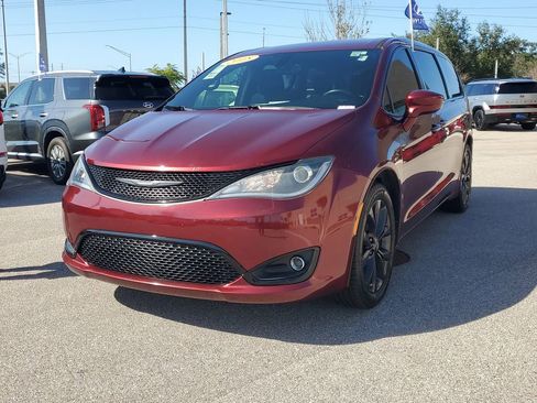 Used 2018 Chrysler Pacifica Touring Plus w/ S Appearance Package image 10