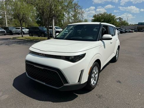 Used 2025 Kia Soul LX w/ LX Technology Package FWD image 1