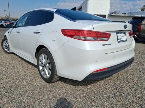 Used 2017 Kia Optima EX w/ Premium Package FWD image 3
