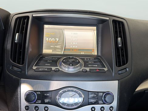 Used 2011 INFINITI G37 Journey RWD image 25