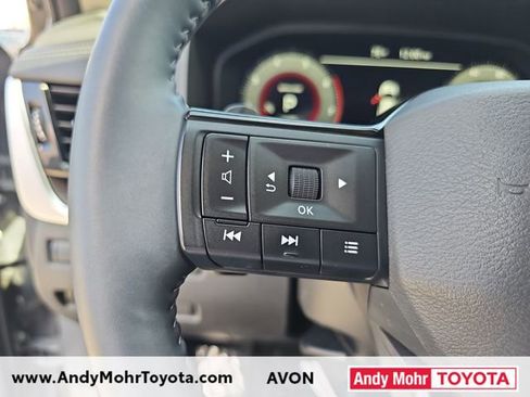 Used 2025 Nissan Rogue Platinum w/ Tech Package image 17