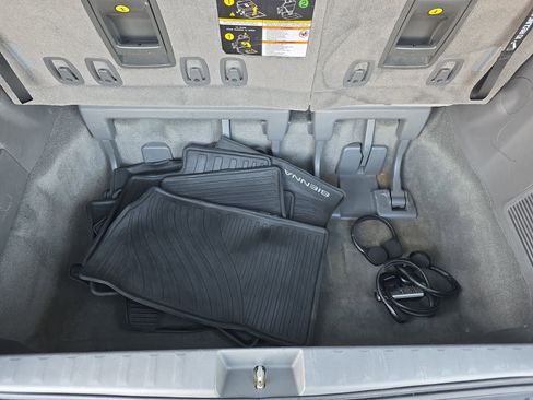 Used 2018 Toyota Sienna XLE Premium image 37