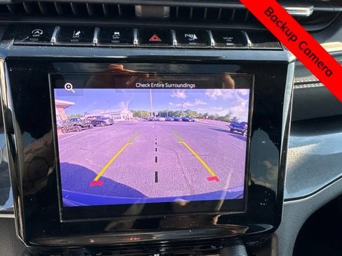 Used 2023 Jeep Grand Cherokee Altitude AWD/4WD image 8