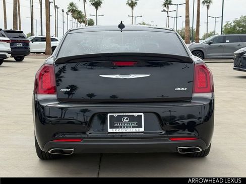 Used 2017 Chrysler 300 S w/ 300S Premium Group AWD/4WD image 5