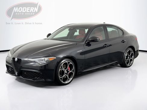Used 2023 Alfa Romeo Giulia Veloce AWD/4WD image 1