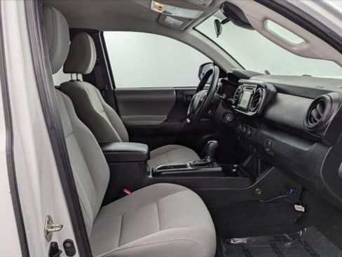 Used 2019 Toyota Tacoma SR image 16