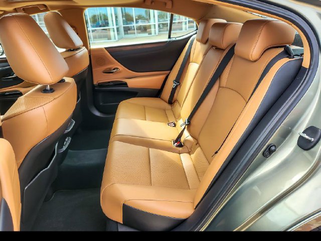 Used 2025 Lexus ES 350 w/ Premium Package FWD image 12