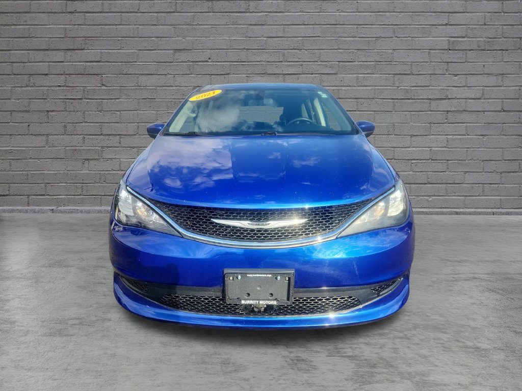 Used 2021 Chrysler Voyager LX FWD image 18