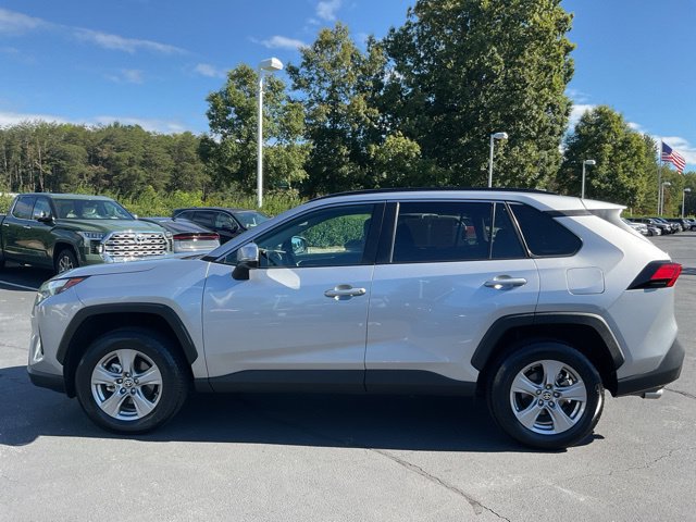 Used 2025 Toyota RAV4 XLE AWD/4WD image 12