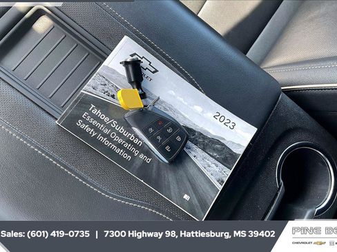 Used 2023 Chevrolet Suburban Premier RWD image 9