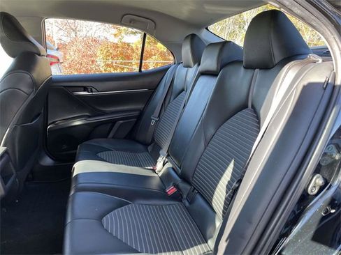 Used 2023 Toyota Camry SE image 16