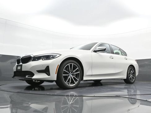 Used 2021 BMW 330i xDrive Sedan w/ Driving Assistance Package AWD/4WD image 23