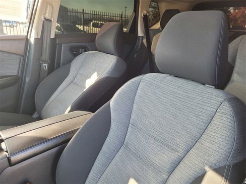 Used 2023 Nissan Rogue SV image 16