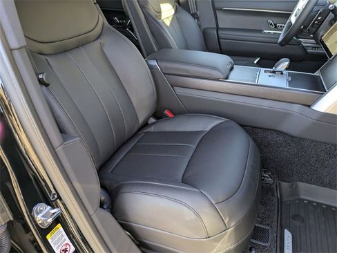 New 2026 Land Rover Range Rover Long Wheelbase SE image 18